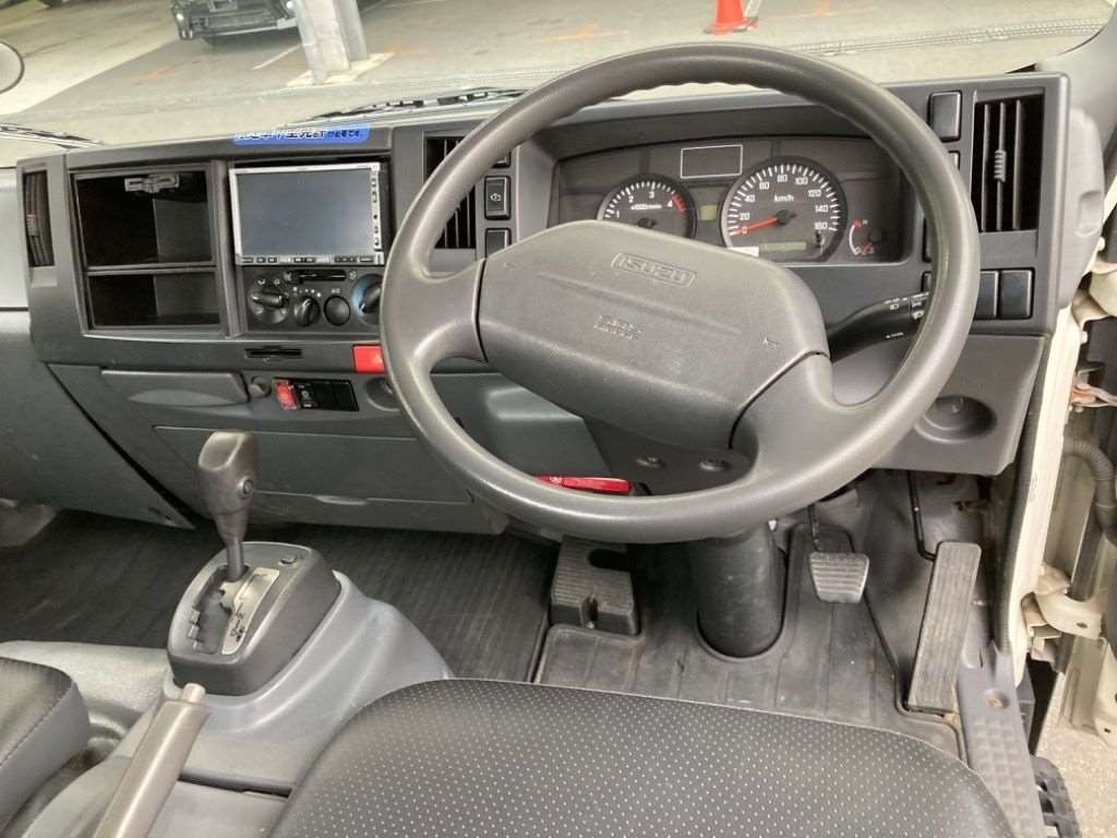 2013 Isuzu Elf