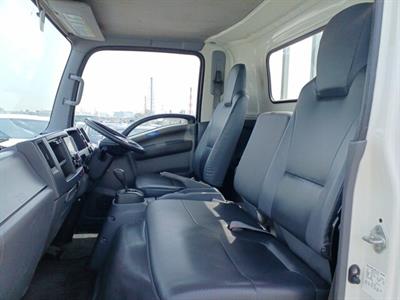2013 Isuzu Elf - Thumbnail