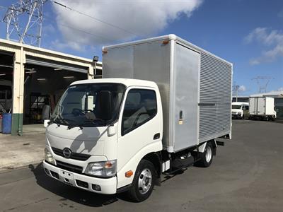 2013 Hino Dutro