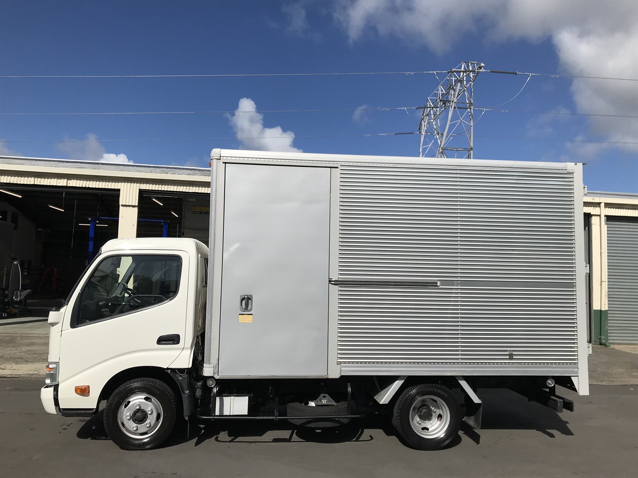 2013 Hino Dutro