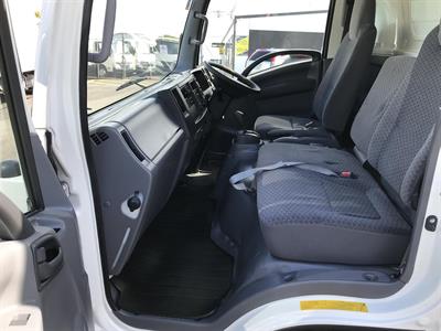 2018 Isuzu Elf - Thumbnail