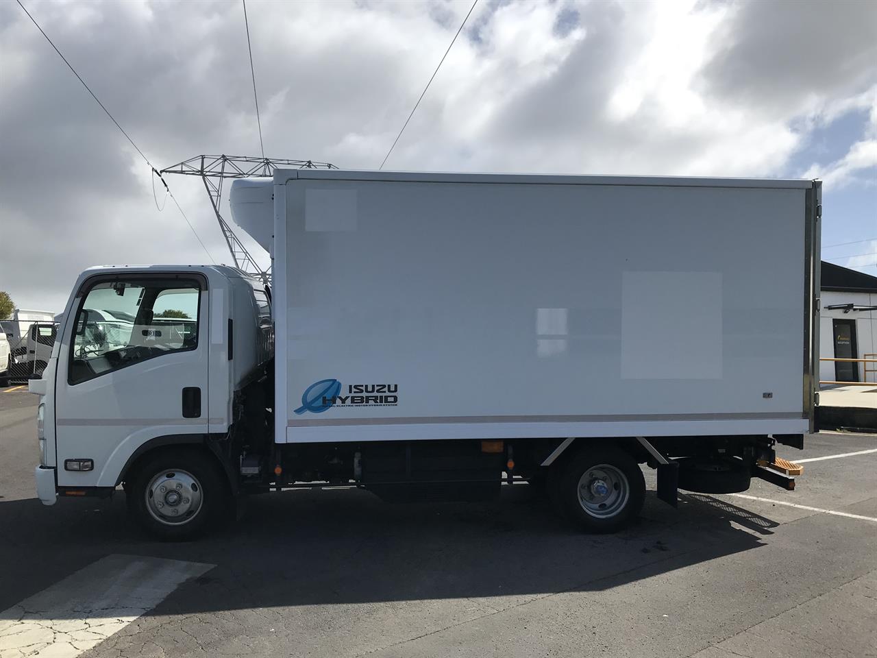 2018 Isuzu Elf