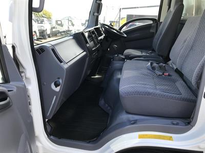 2018 Isuzu Elf - Thumbnail