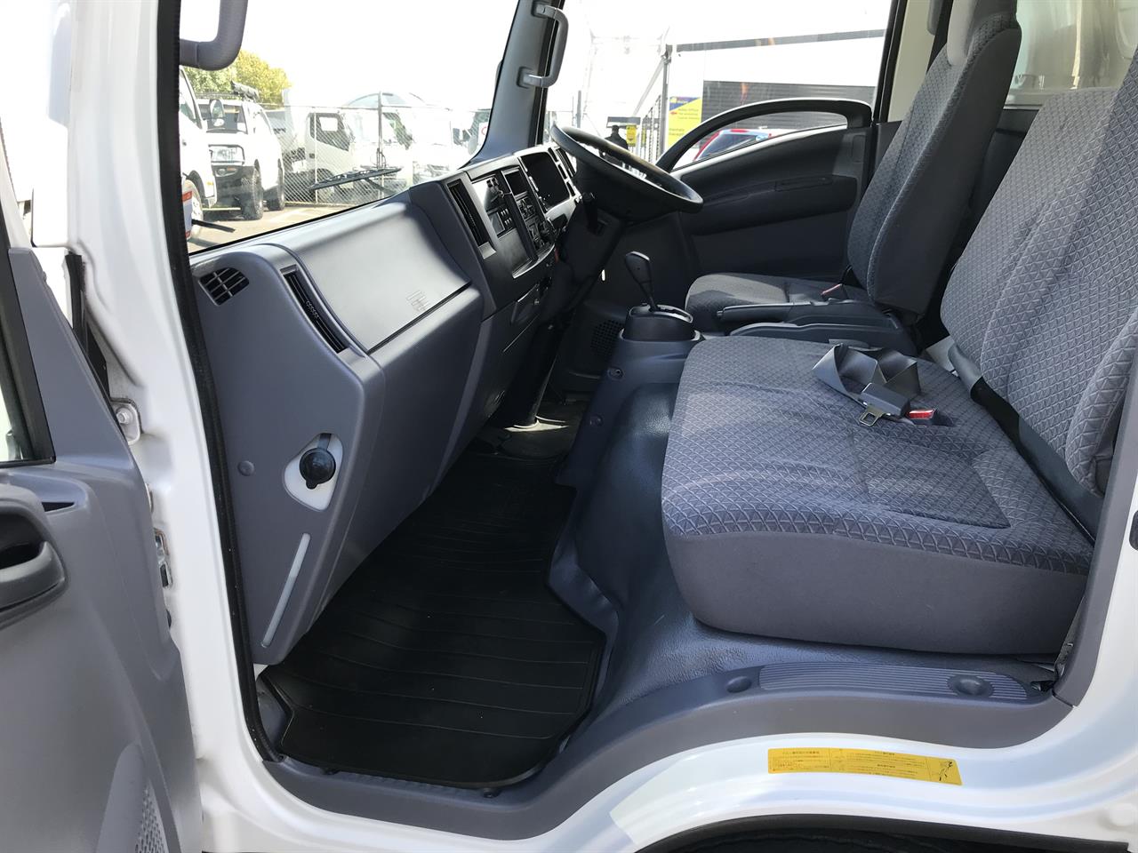 2018 Isuzu Elf