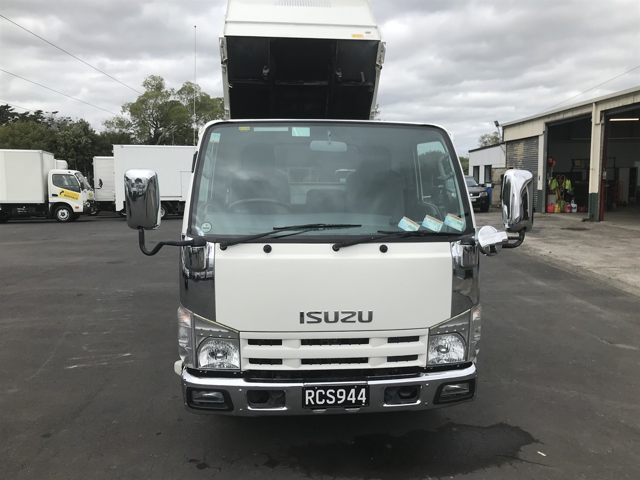 2014 Isuzu Elf