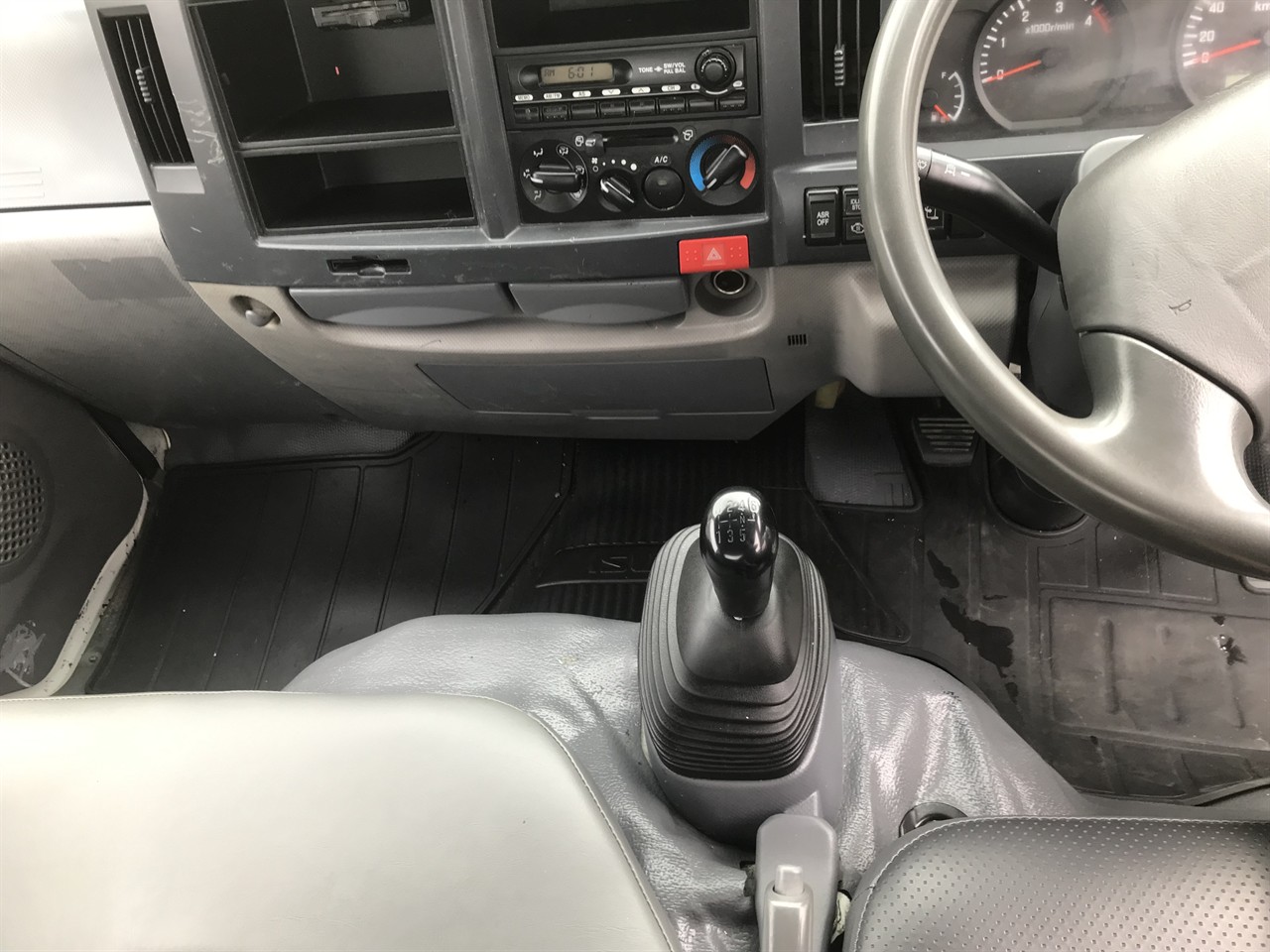 2014 Isuzu Elf