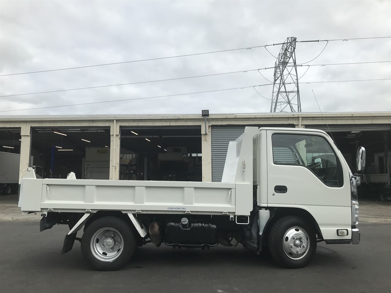 2014 Isuzu Elf