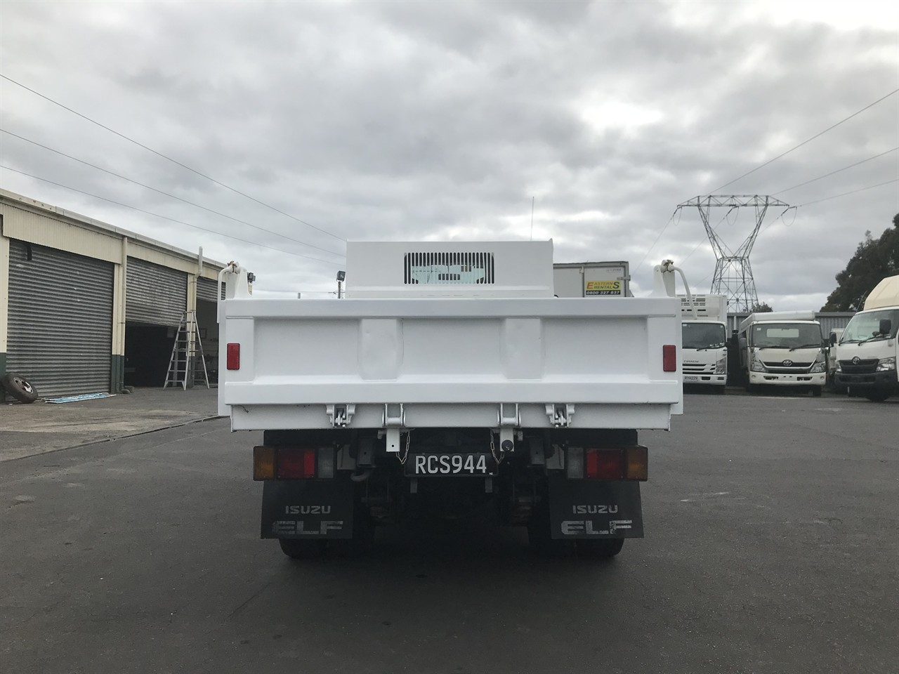 2014 Isuzu Elf
