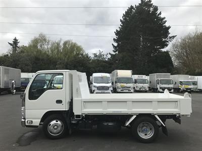 2014 Isuzu Elf - Thumbnail