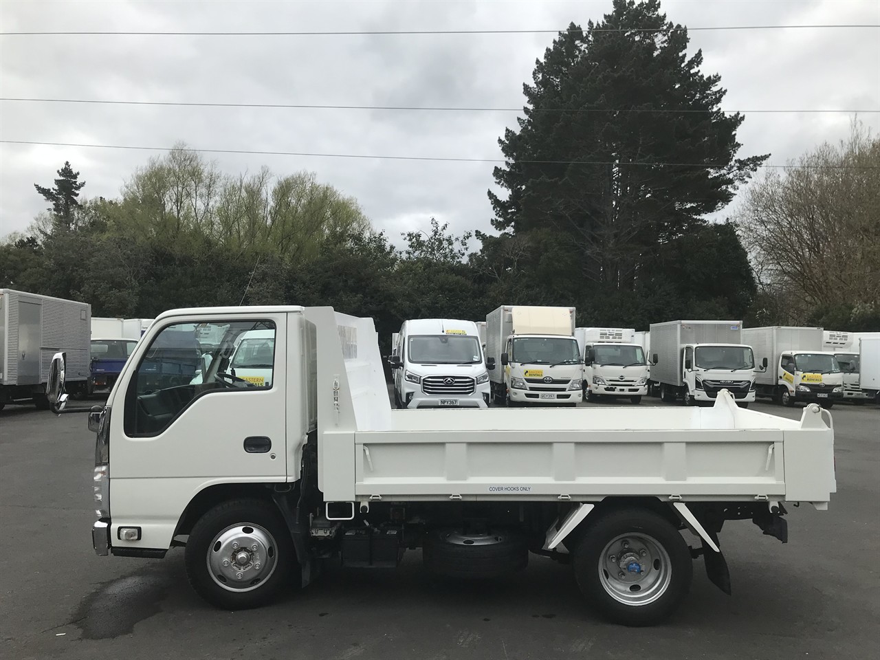2014 Isuzu Elf