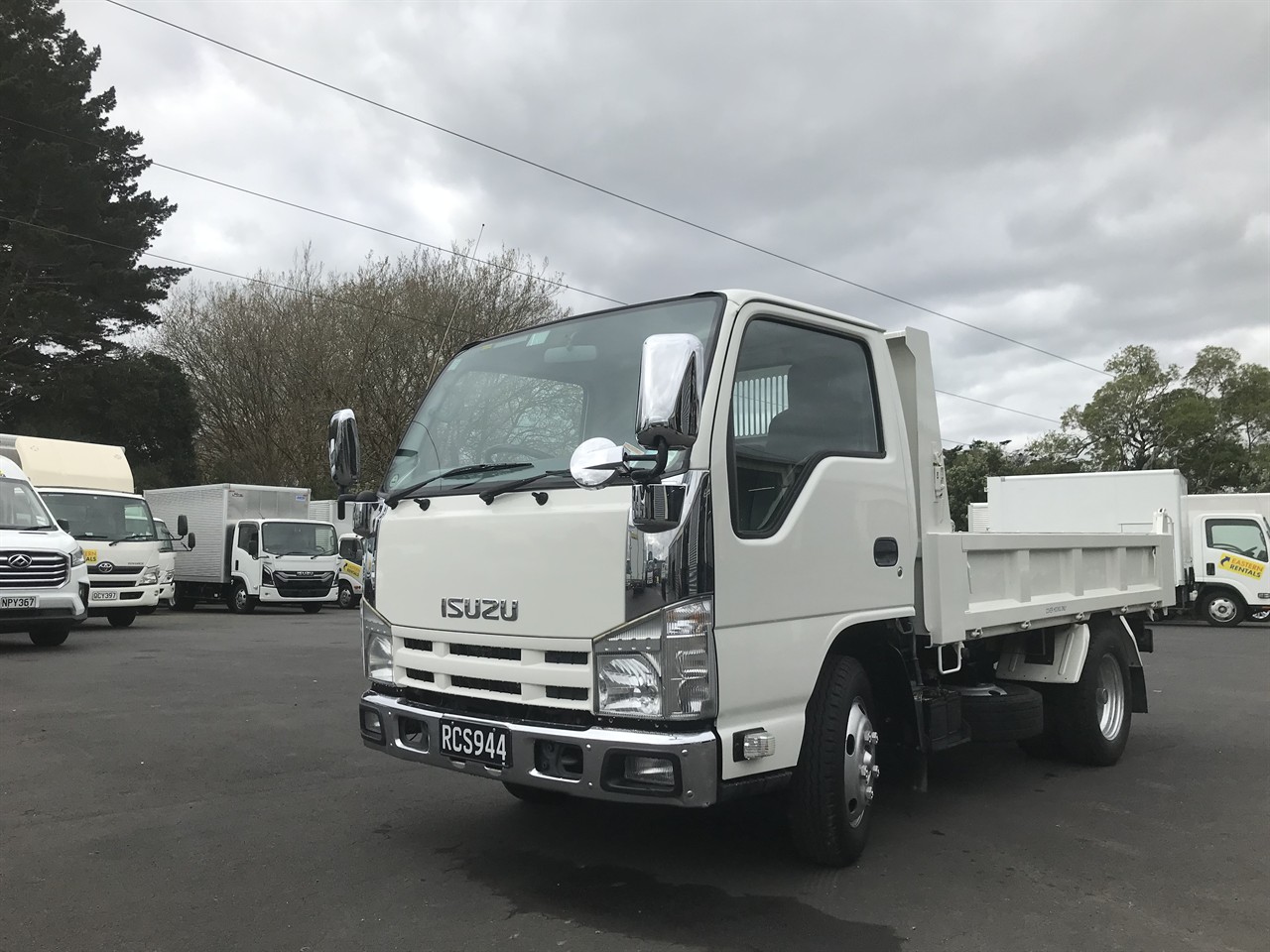 2014 Isuzu Elf