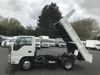 2014 Isuzu Elf - Thumbnail