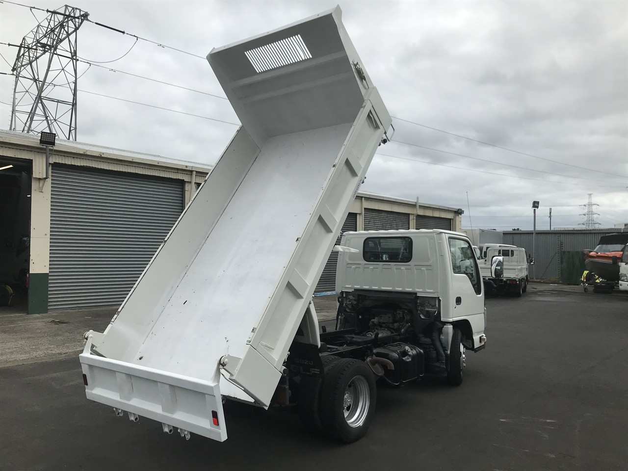 2014 Isuzu Elf