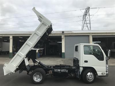 2014 Isuzu Elf - Thumbnail