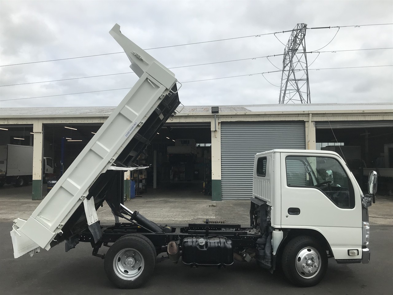 2014 Isuzu Elf