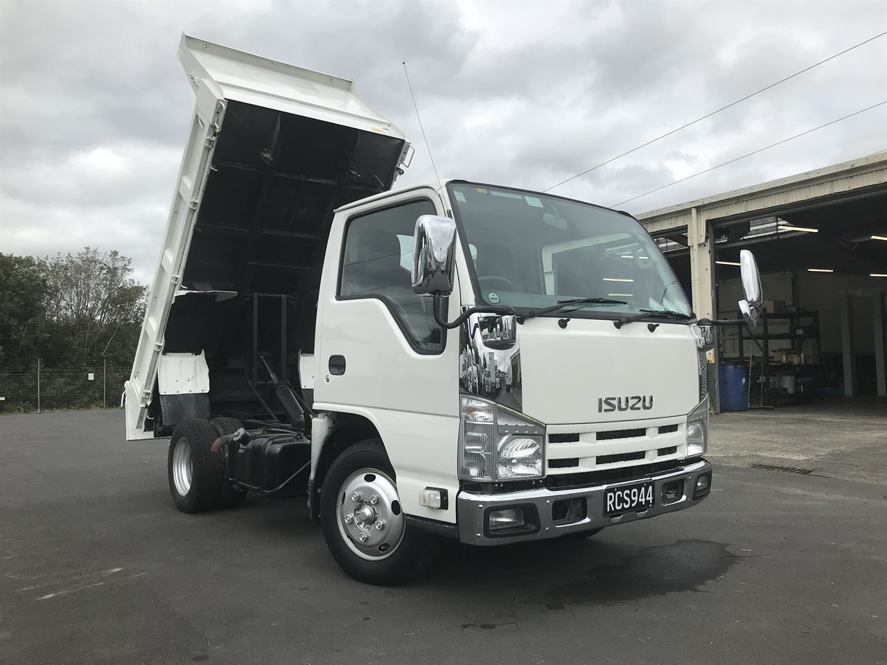 2014 Isuzu Elf