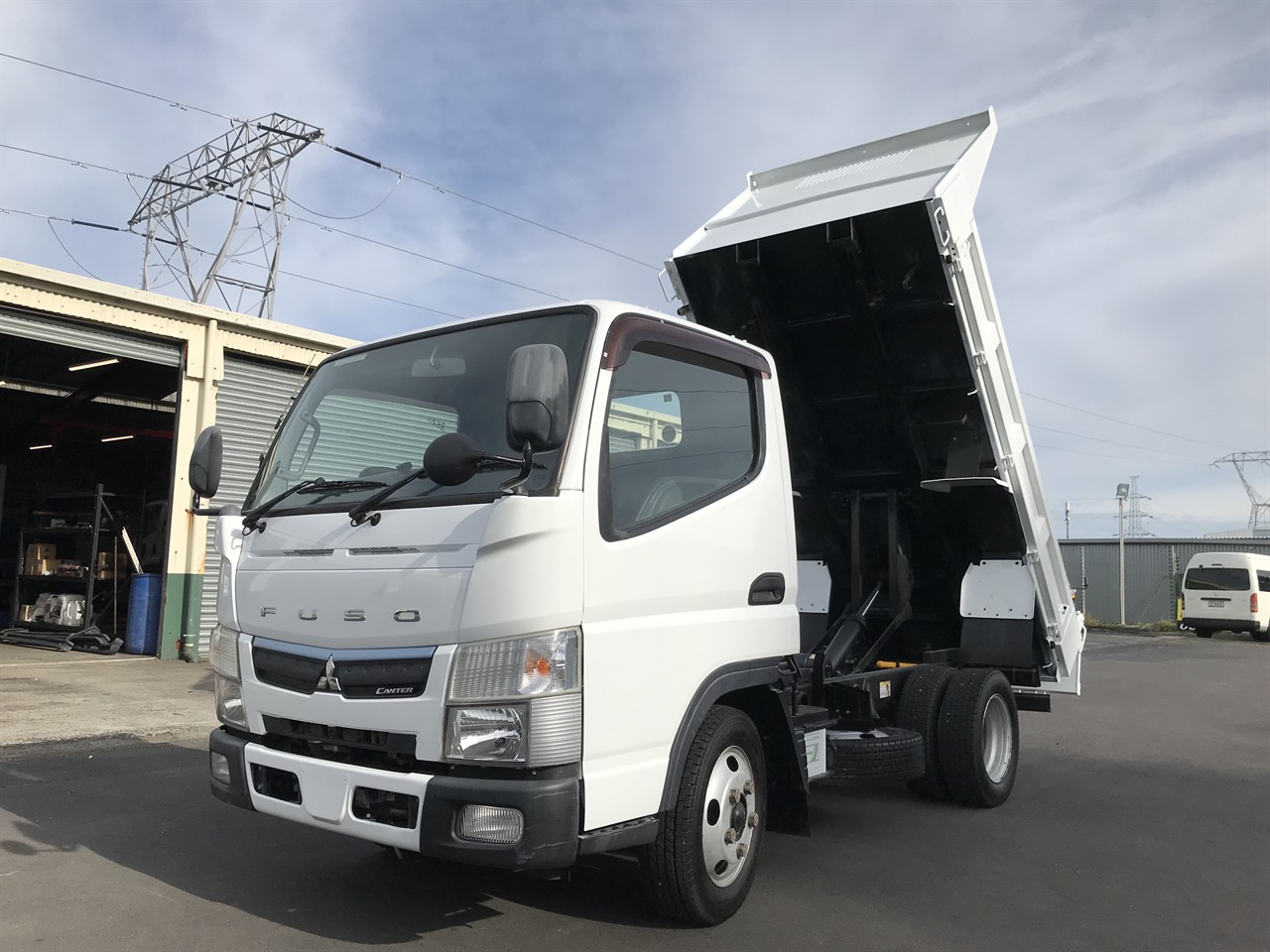 2017 Mitsubishi Canter