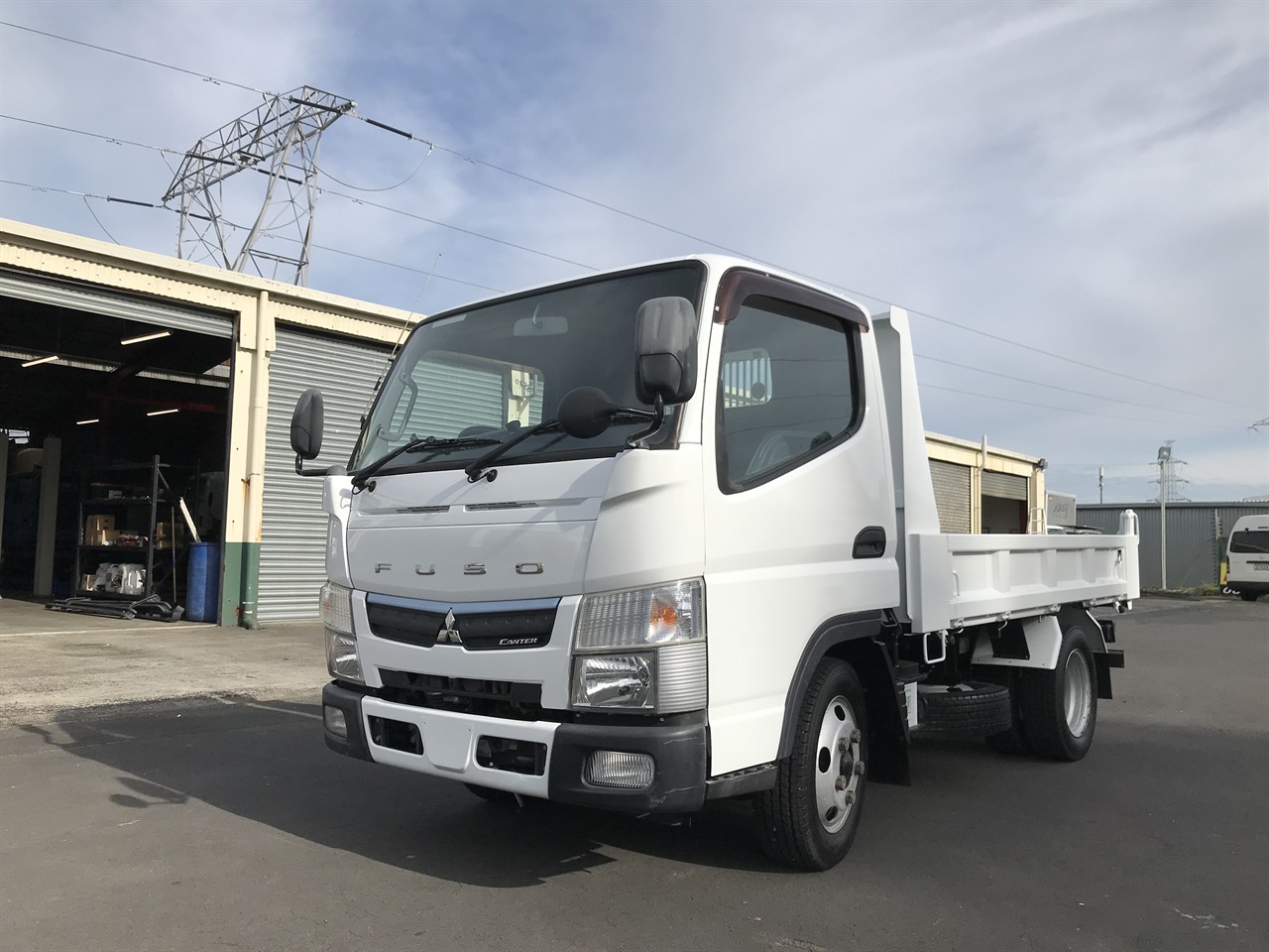 2017 Mitsubishi Canter