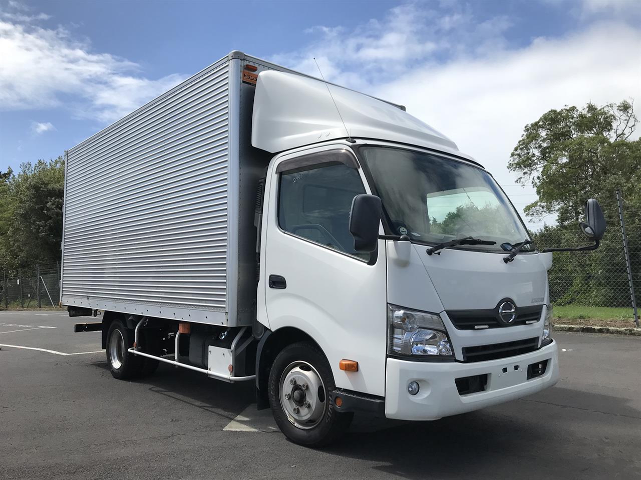 2015 Hino Dutro