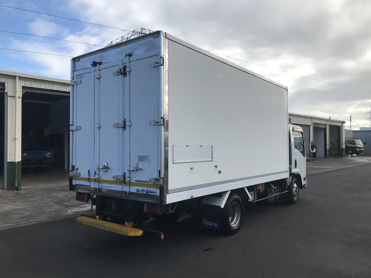 2019 Isuzu Elf