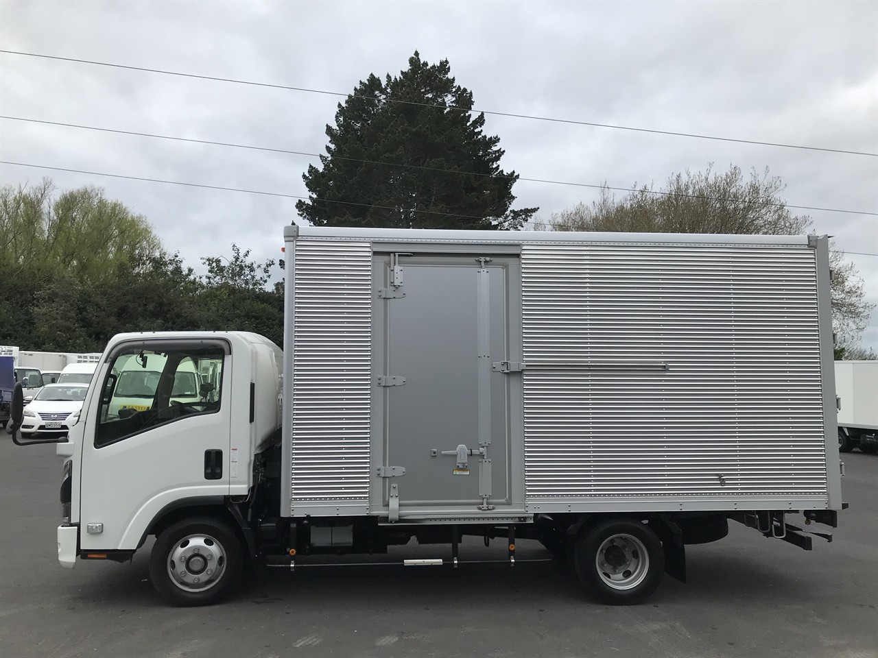 2024 Isuzu Elf