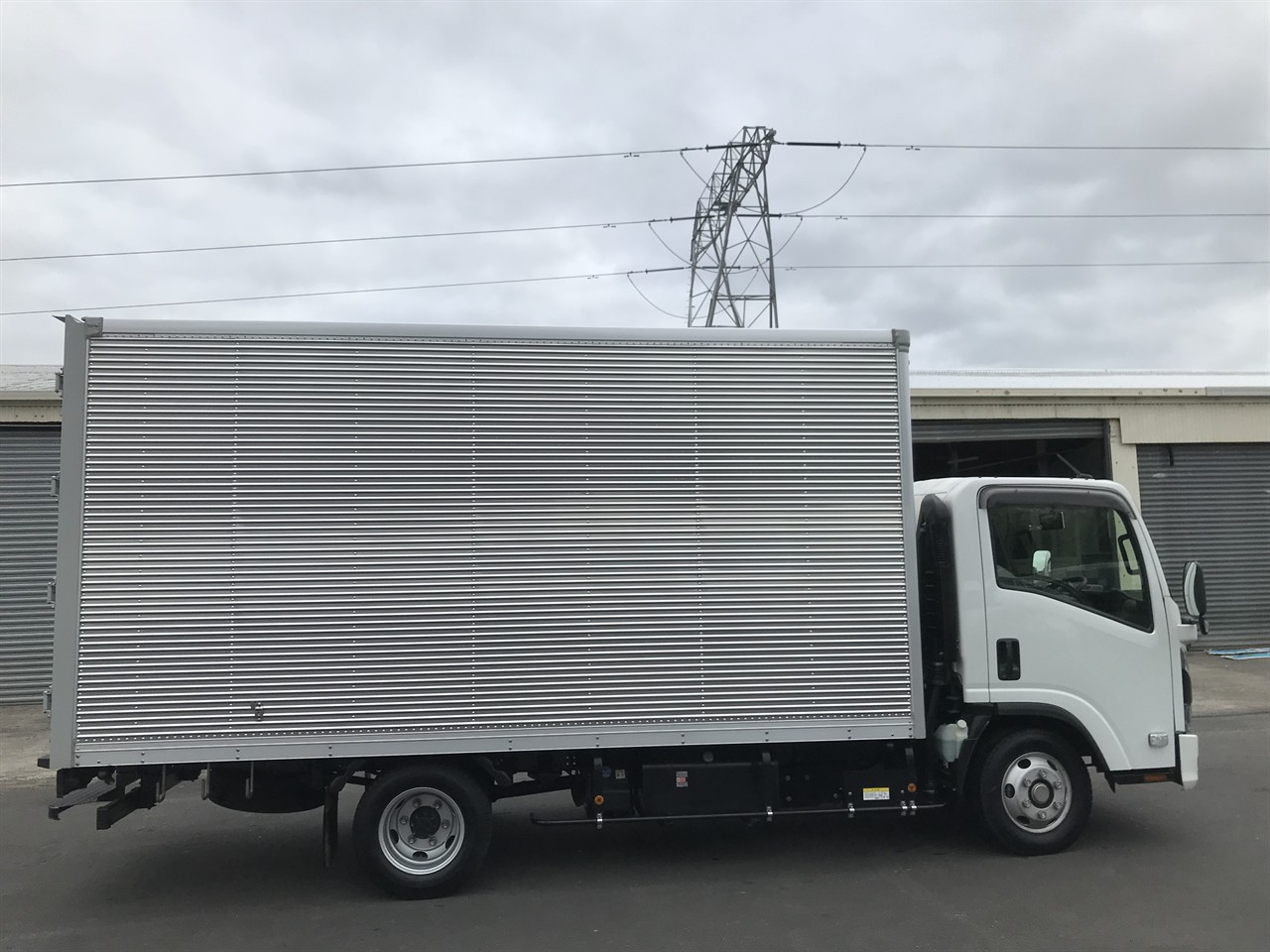2024 Isuzu Elf