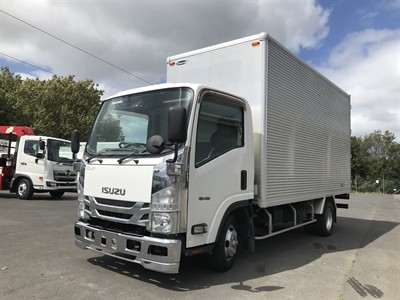 2017 Isuzu Elf