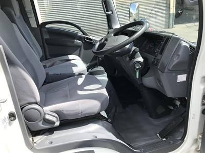 2017 Isuzu Elf - Thumbnail