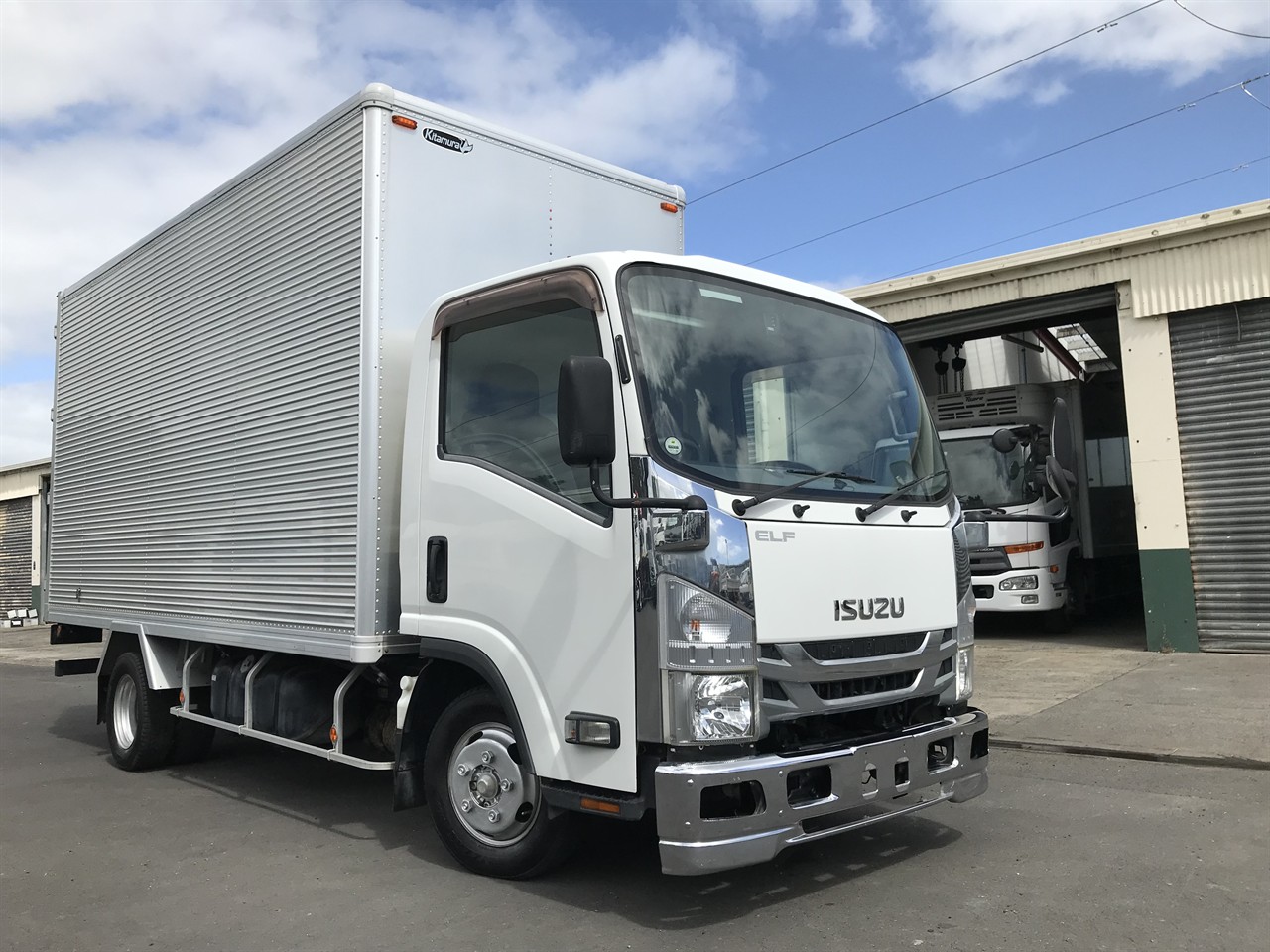 2017 Isuzu Elf