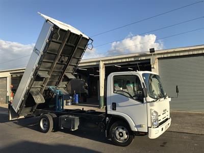 2012 Isuzu Elf - Thumbnail