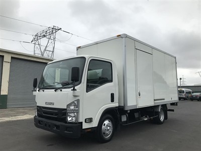 2015 Isuzu Elf