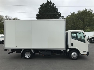 2015 Isuzu Elf - Thumbnail