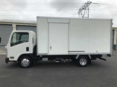 2015 Isuzu Elf - Thumbnail