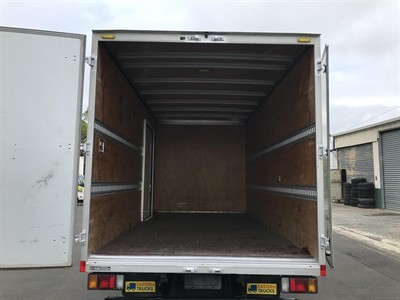 2015 Isuzu Elf - Thumbnail