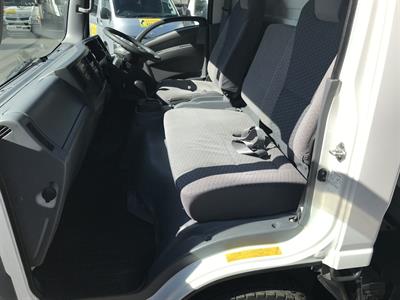 2017 Isuzu Elf - Thumbnail