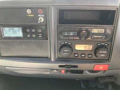 2017 Isuzu Elf - Thumbnail