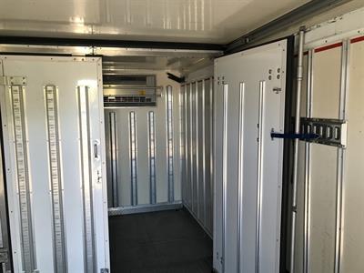 2017 Isuzu Elf - Thumbnail