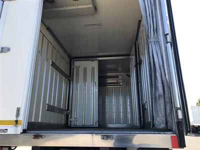 2017 Isuzu Elf - Thumbnail